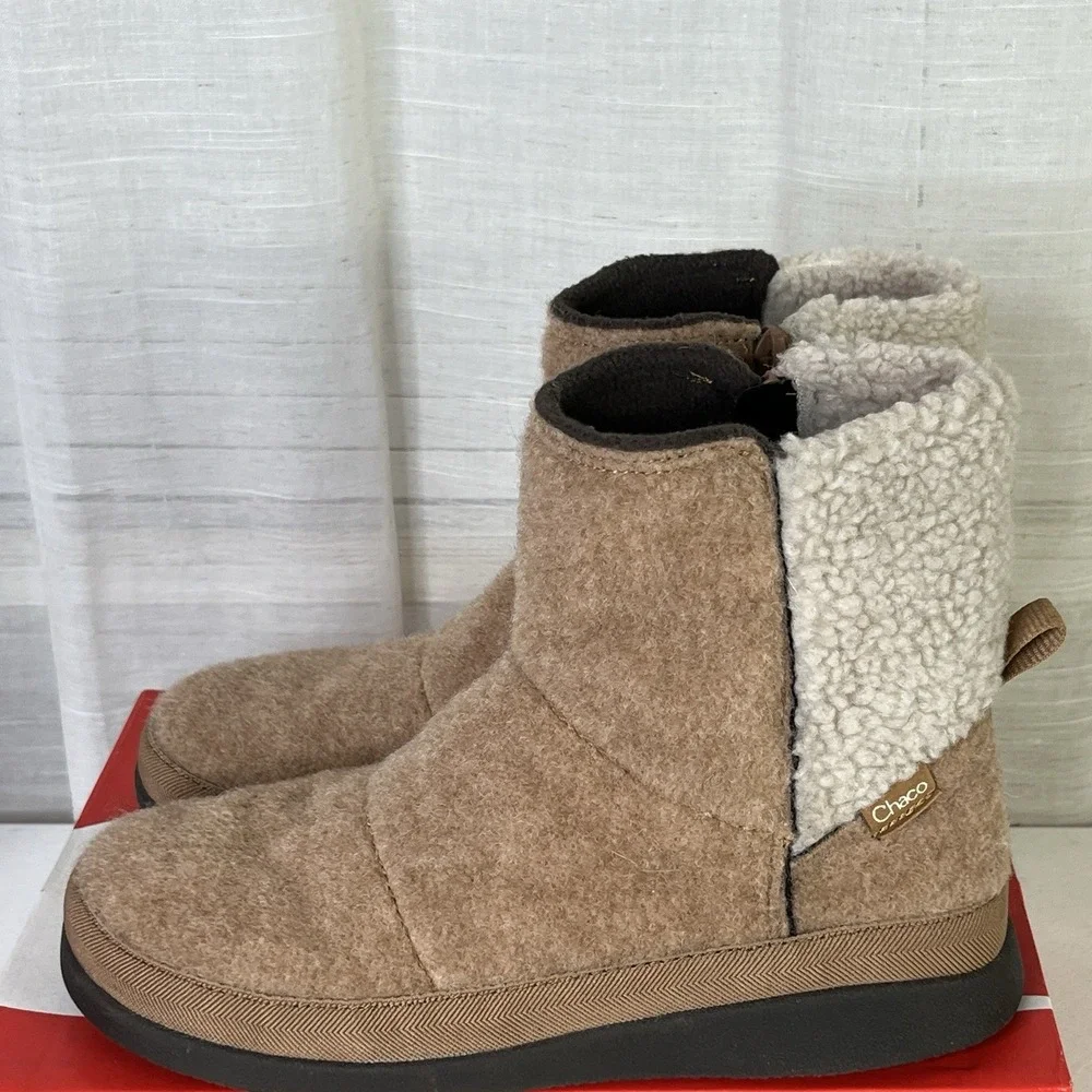 Chaco Revel Tall Fleece Boots Booties Womens‎ Size 6.5 Tan / Brown Side Zip EUC!